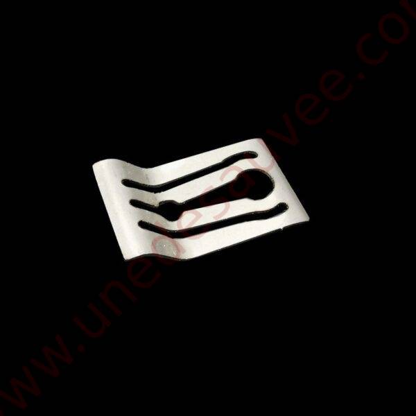 AGRAFE-BANDEAU-ENJOLIVEUR-DE-COFFRE-RAPPE-ARRIERE-HAYON-PEUGEOT-205-GTI-CTI
