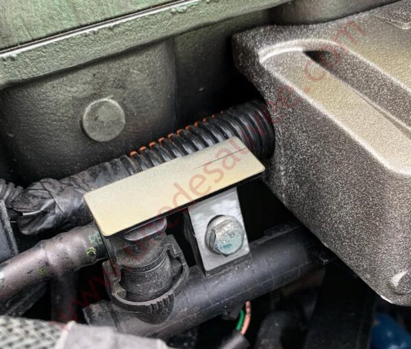 SUPPORT DE TUYAU D'ESSENCE MOTEUR DE RENAULT CLIO RS PHASE 2