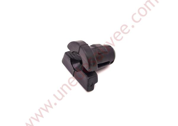 AGRAFE DE FIXATION POUR BECQUET ARRIERE PHASE 2 DE PEUGEOT 205 GTI