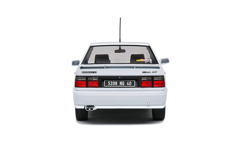 RENAULT 21 2 LITRES TURBO PHASE 1 EN BLANC GLACIER DE 1988 118 VOITURE MINIATURE SOLIDO