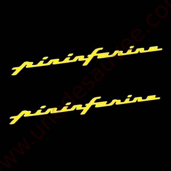 KIT DE 2 AUTOCOLLANTS - STICKERS " PININFARINA " DE COULEUR BLANC POUR ENJOLIVEUR D'AILE ARRIÈRE - CUSTODE DE PEUGEOT 205 CJ CTI ROLLAND GARROS