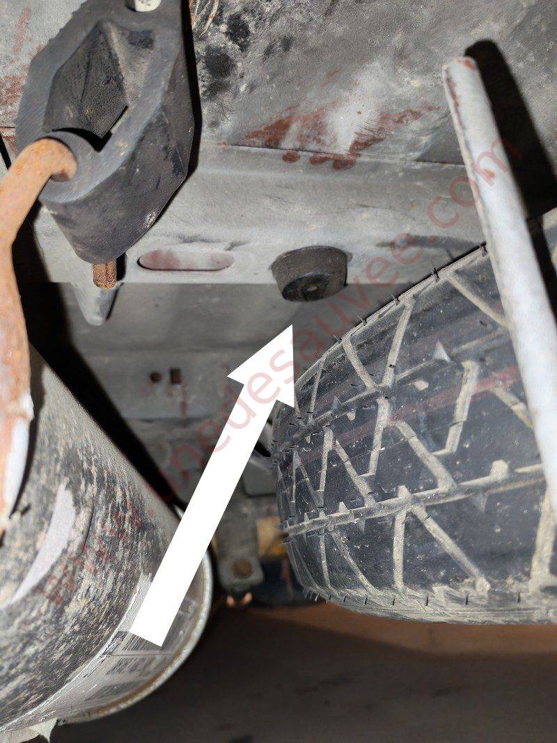 KIT DE 2 BUTÉES DE ROUE DE SECOURS FIXATION SUR LE RENFORT DU PLANCHER DU COFFRE ARRIERE POUR PEUGEOT 309 205 GTI CTI RALLYE