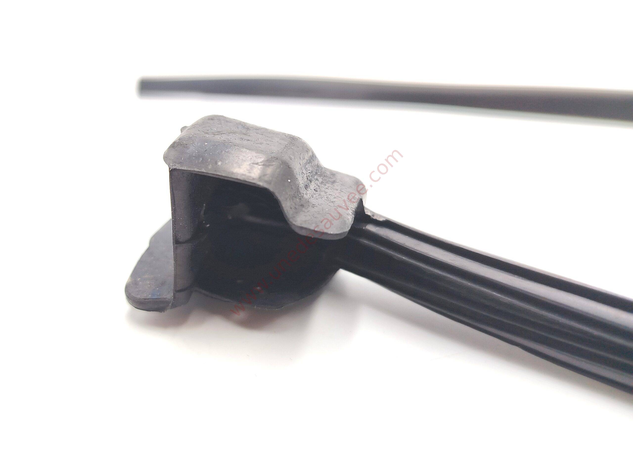 JOINT DE COULISSE DE VITRE AVANT GAUCHE POUR PEUGEOT 205 CTI CJ CT ROLAND GARROS ET AUTRES MODELES PEUGEOT 205 CABRIOLET