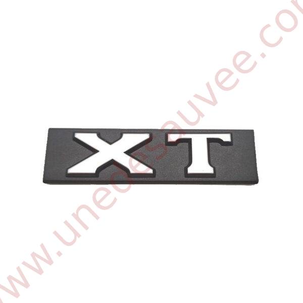 LOGO " XT " POUR PEUGEOT 205 XT MONOGRAMME GRIS ET NOIR